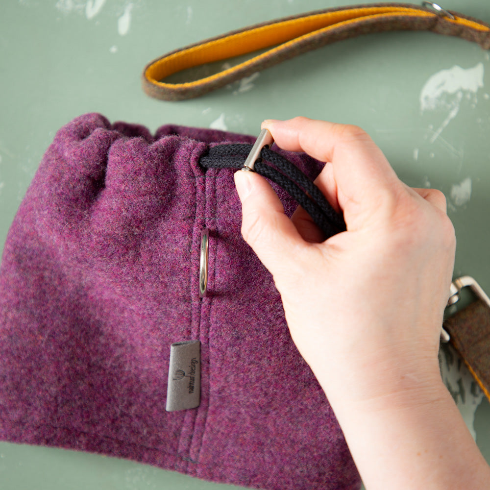 hundeloop-schurwolle-loden-weich-warm-atmungsaktiv-ohneplastik-beere-5