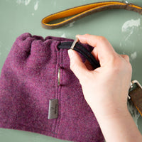 hundeloop-schurwolle-loden-weich-warm-atmungsaktiv-ohneplastik-beere-5