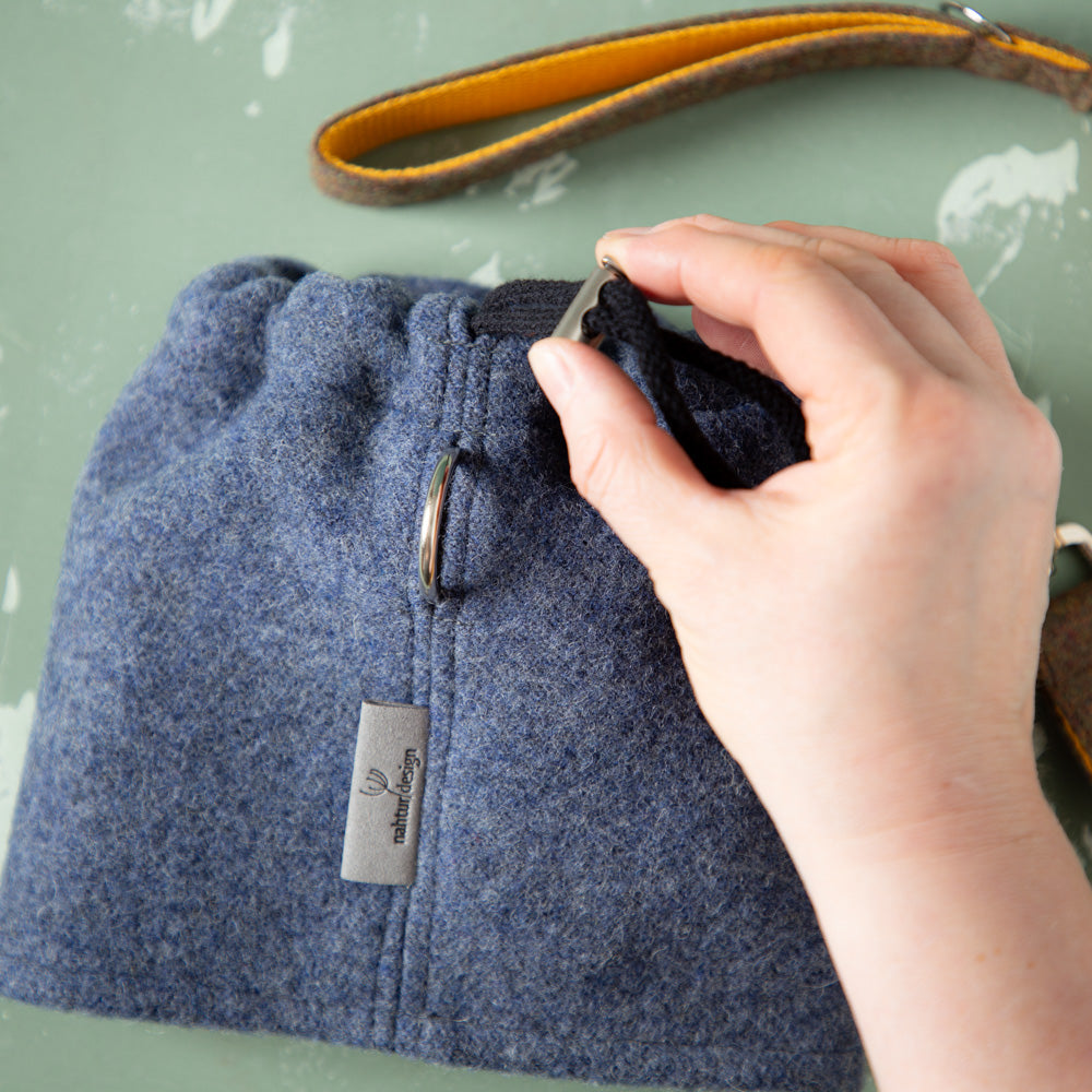 hundeloop-schurwolle-loden-weich-warm-atmungsaktiv-ohneplastik-blau-4