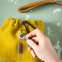 hundeloop-schurwolle-loden-weich-warm-atmungsaktiv-ohneplastik-curry-5