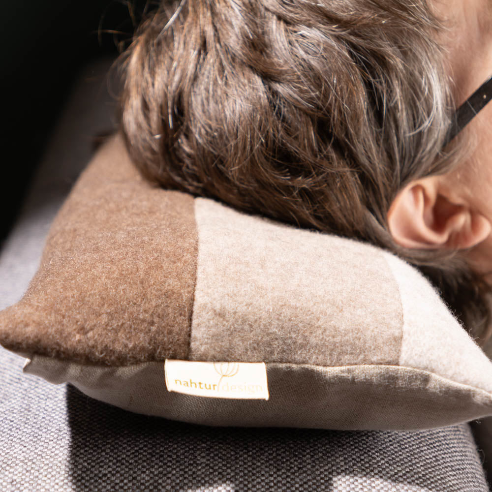 kleines_kissen_100_mongolische_merinowolle_kuschelkissen_wollefullung_bezug_aus_loden_no_1_1_von_1
