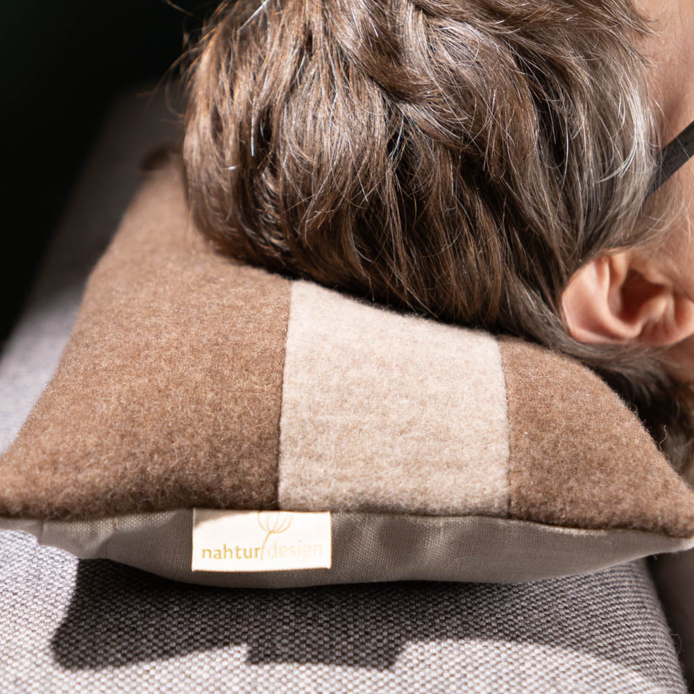 kleines_kissen_100_mongolische_merinowolle_kuschelkissen_wollefullung_bezug_aus_loden_no_4_7_von_7