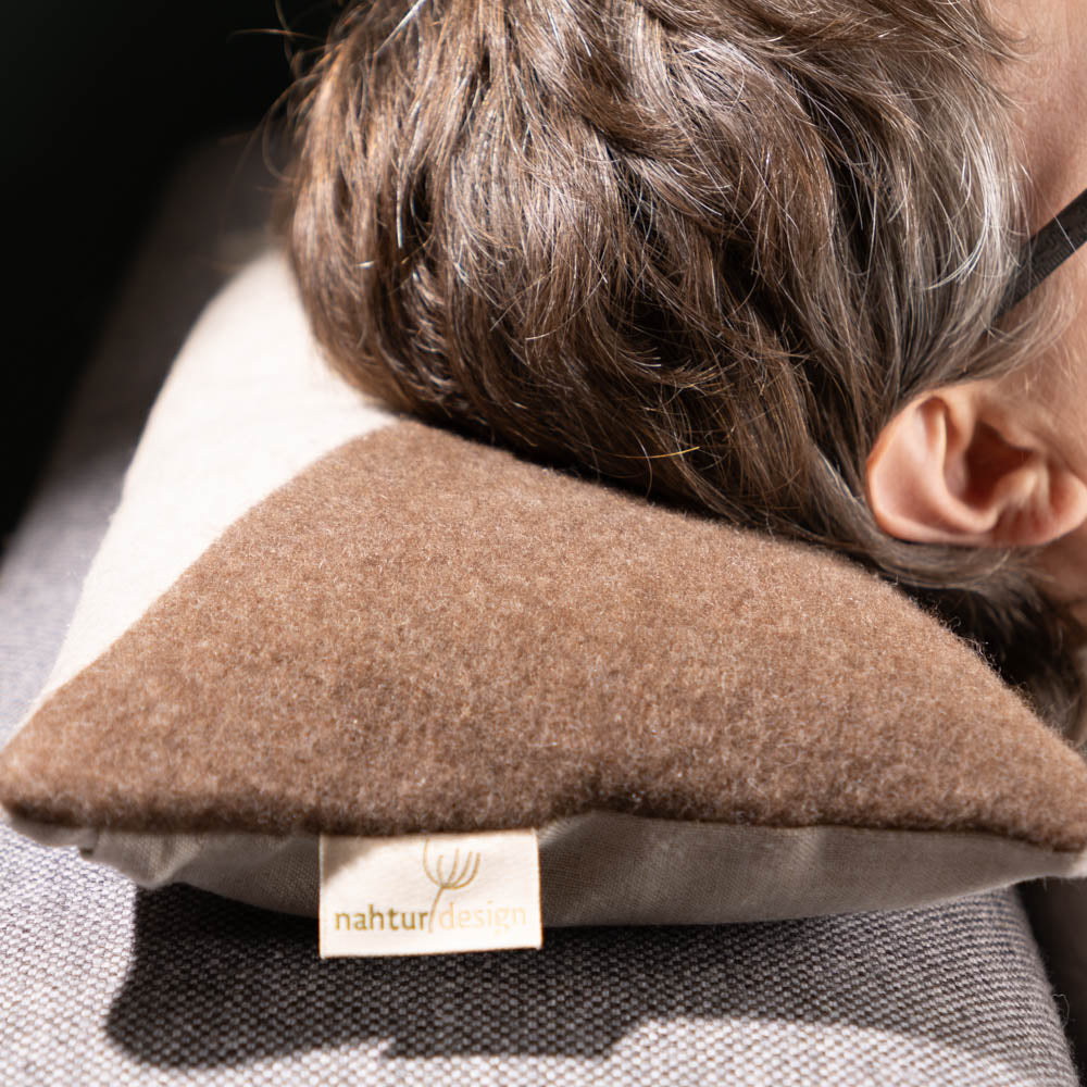 kleines_kissen_100_mongolische_merinowolle_kuschelkissen_wollefullung_bezug_aus_loden_no_7_7_von_7