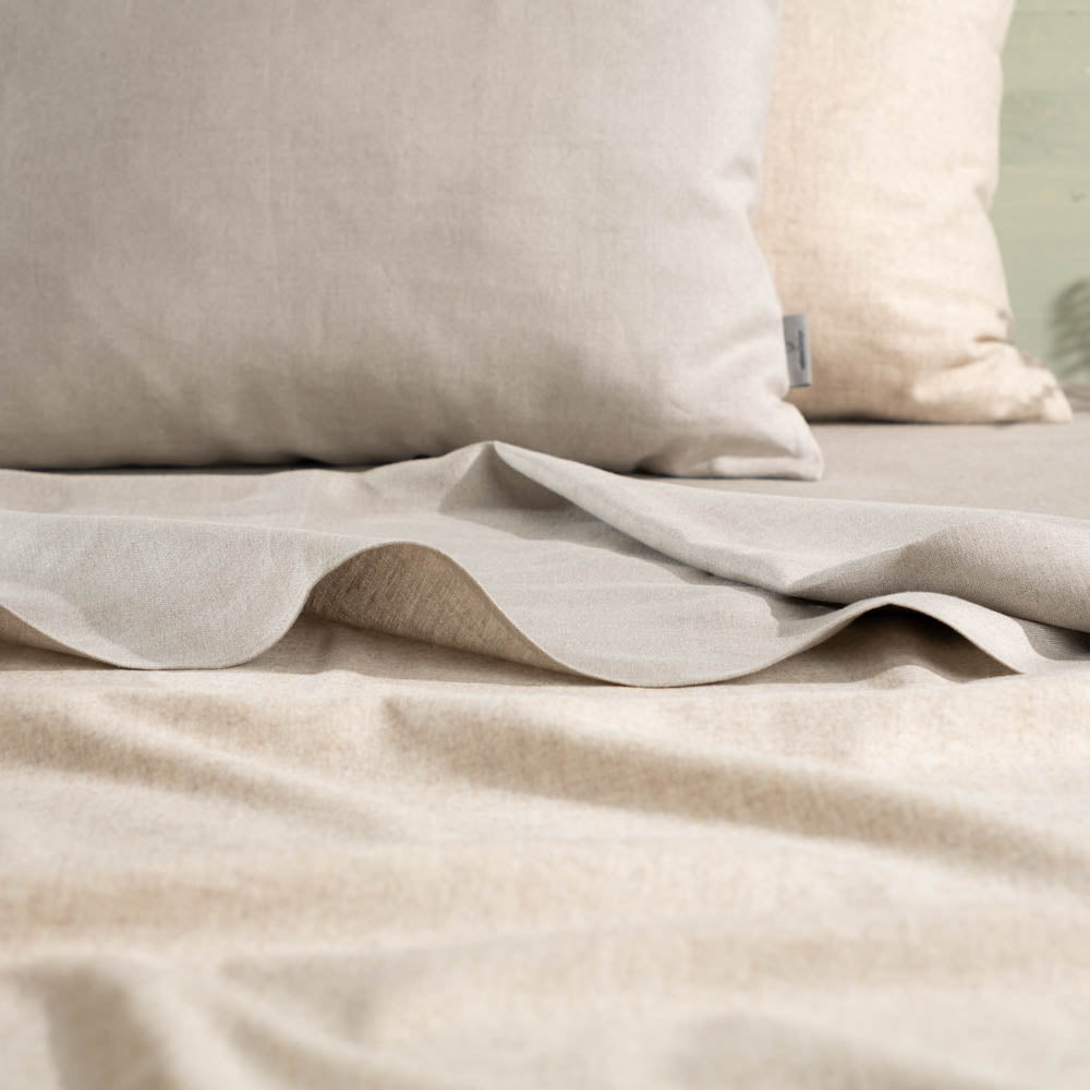 kuhlende_bettdecke_bioleinen_merinowolle_beige_2_von_7
