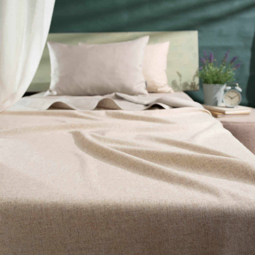 kuhlende_bettdecke_bioleinen_merinowolle_beige_3_von_7