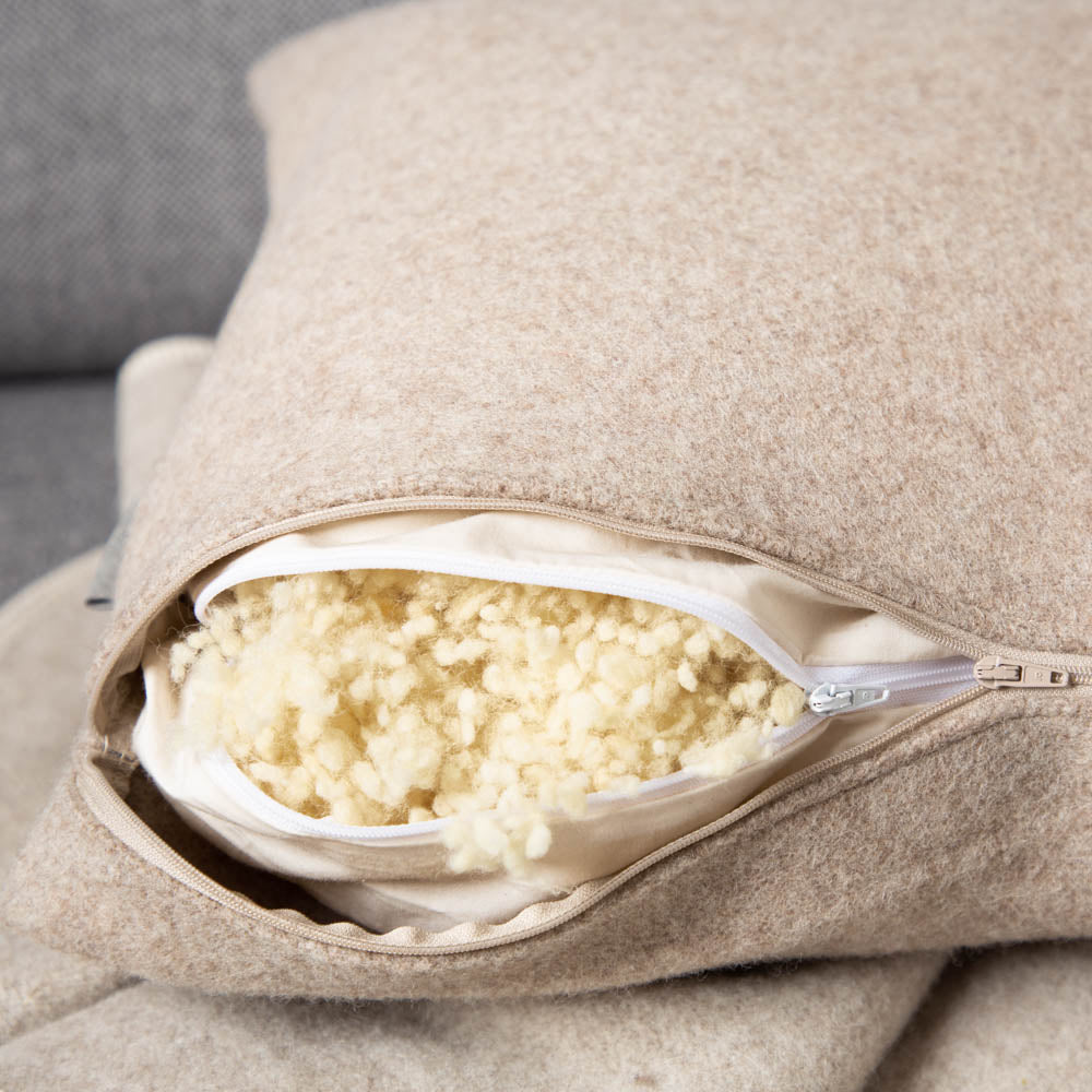 kuschelkissen_wollefullung_verschiedene_grossen_sofakissen_komfort_beige-2