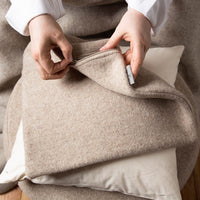 kuschelkissen_wollefullung_verschiedene_grossen_sofakissen_komfort_beige-5