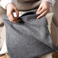 kuschelkissen_wollefullung_verschiedene_grossen_sofakissen_komfort_grau-6