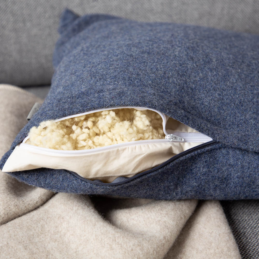 kuschelkissen_wollefullung_verschiedene_grossen_sofakissen_loden_blau-2