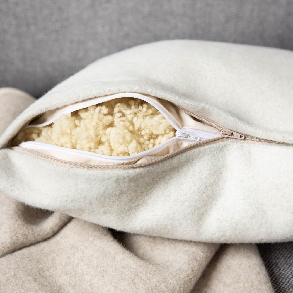 kuschelkissen_wollefullung_verschiedene_grossen_sofakissen_loden_creme-2_a2310206-c1f0-4a02-b715-02361a62e626