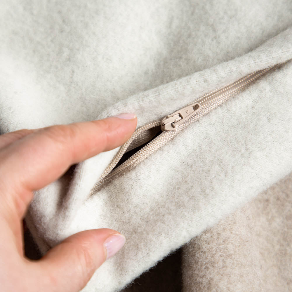 kuschelkissen_wollefullung_verschiedene_grossen_sofakissen_loden_creme-4_ca873b93-c7fb-4e7b-ba21-9cd0da7ba11e