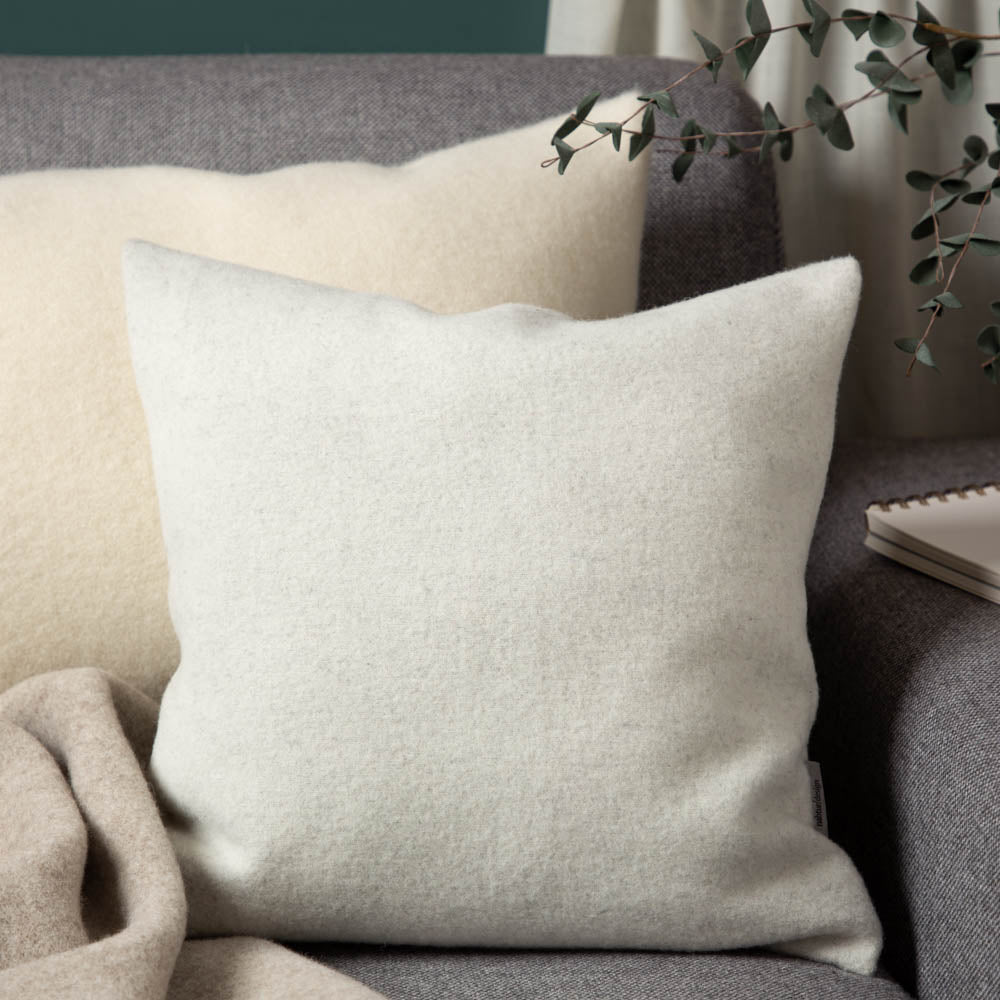 kuschelkissen_wollefullung_verschiedene_grossen_sofakissen_loden_creme_ac90e2b8-d579-414d-b3b6-73624e527e10