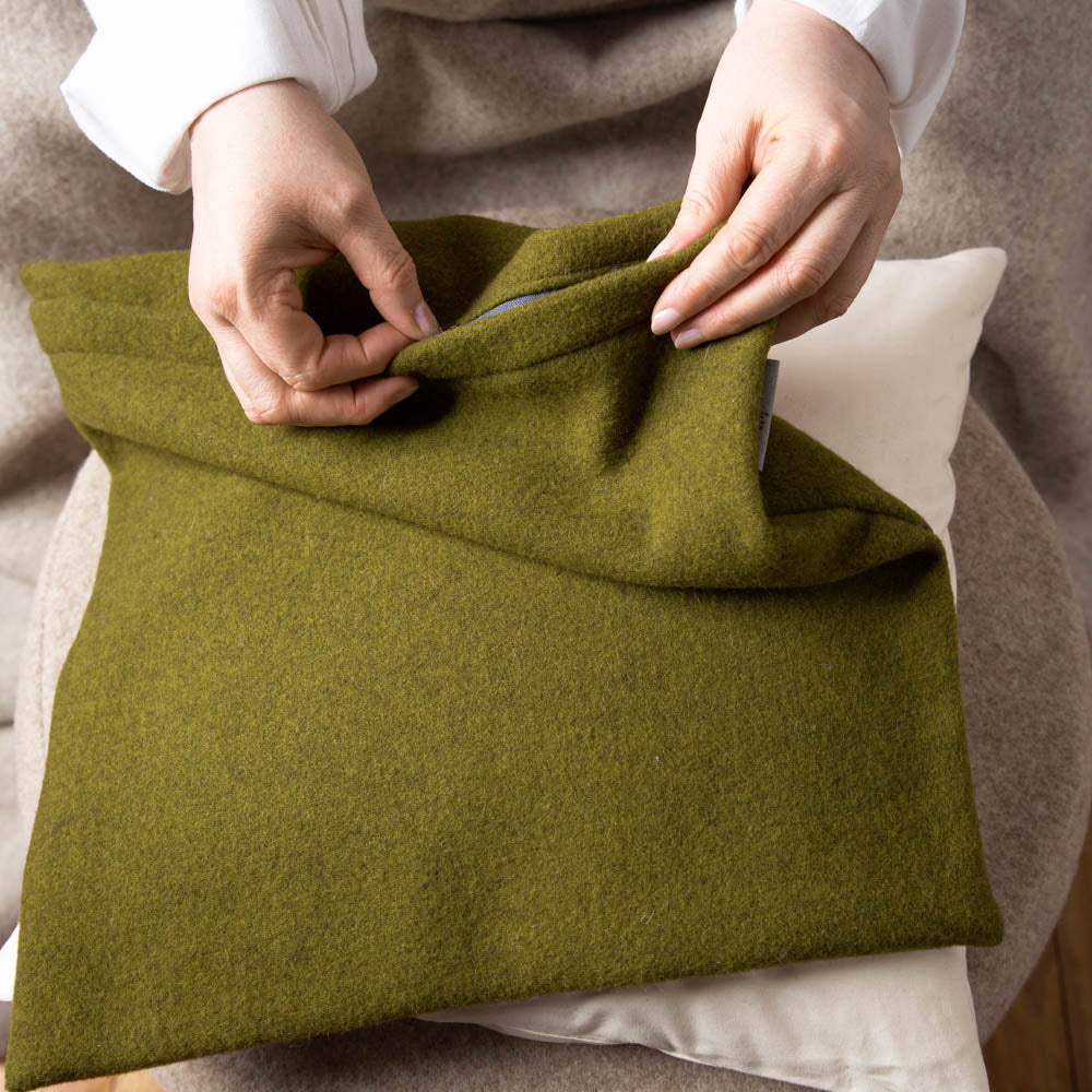kuschelkissen_wollefullung_verschiedene_grossen_sofakissen_loden_grun-5_7ac8ad7a-16ed-406d-be5c-2bcecdf59856