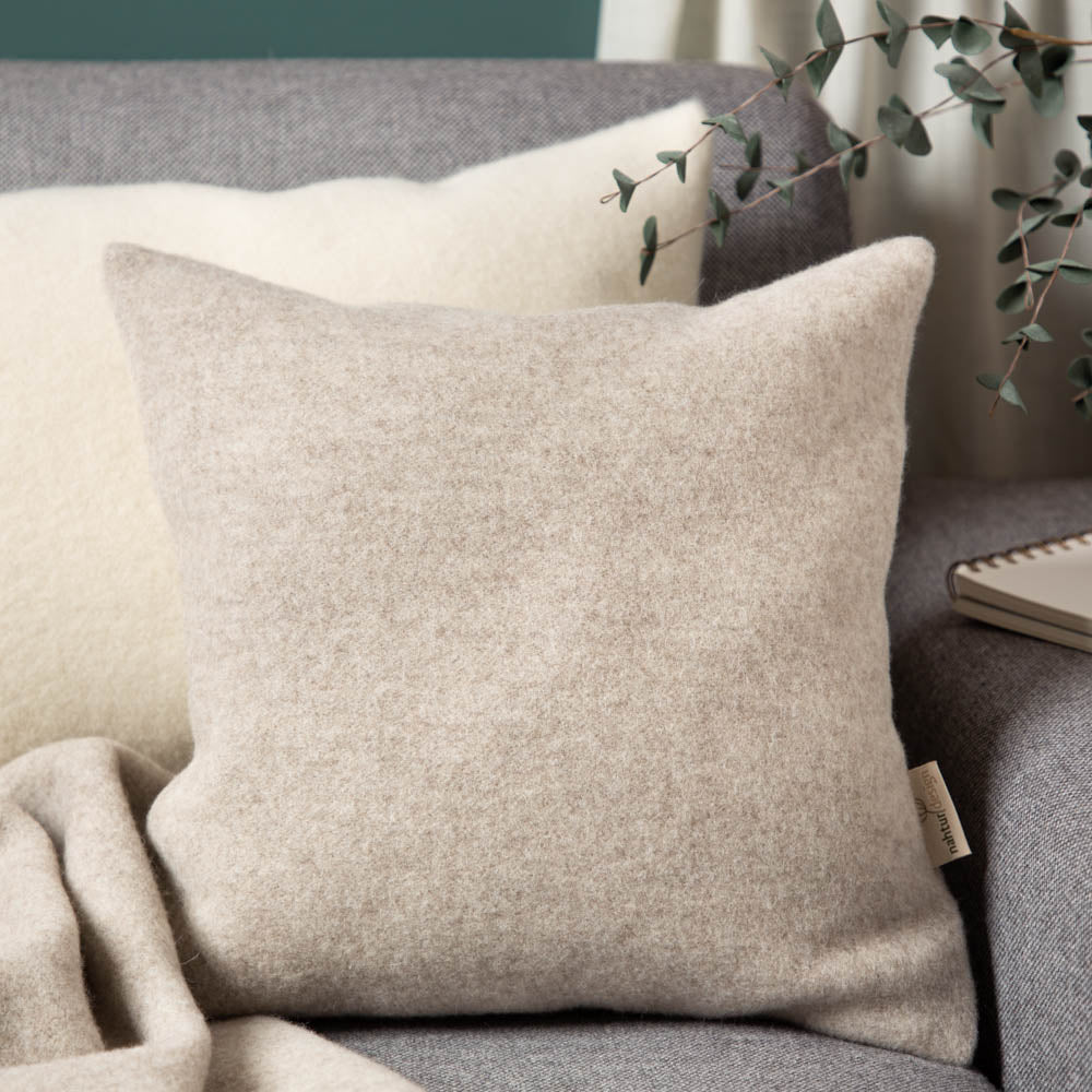 kuschelkissen_wollefullung_verschiedene_grossen_sofakissen_merinowolle_graubeige