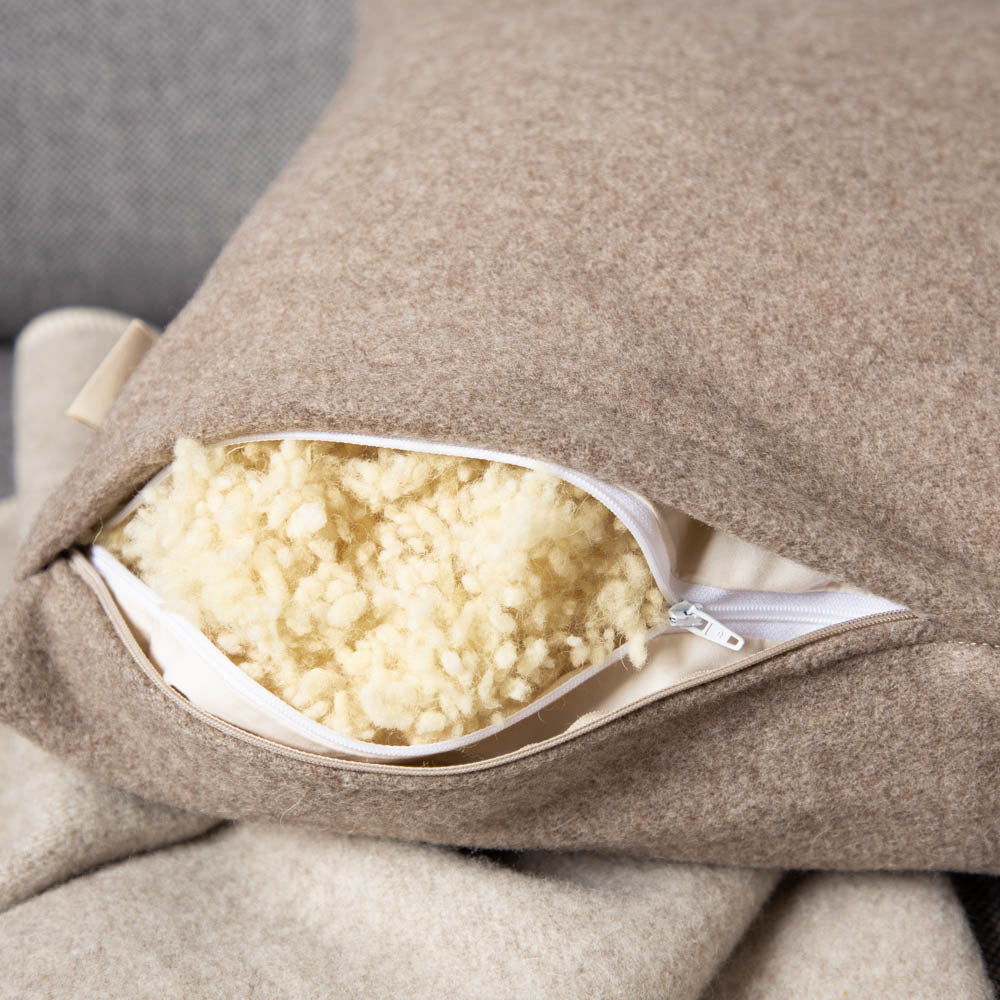kuschelkissen_wollefullung_verschiedene_grossen_sofakissen_merinowolle_hellbraun-2