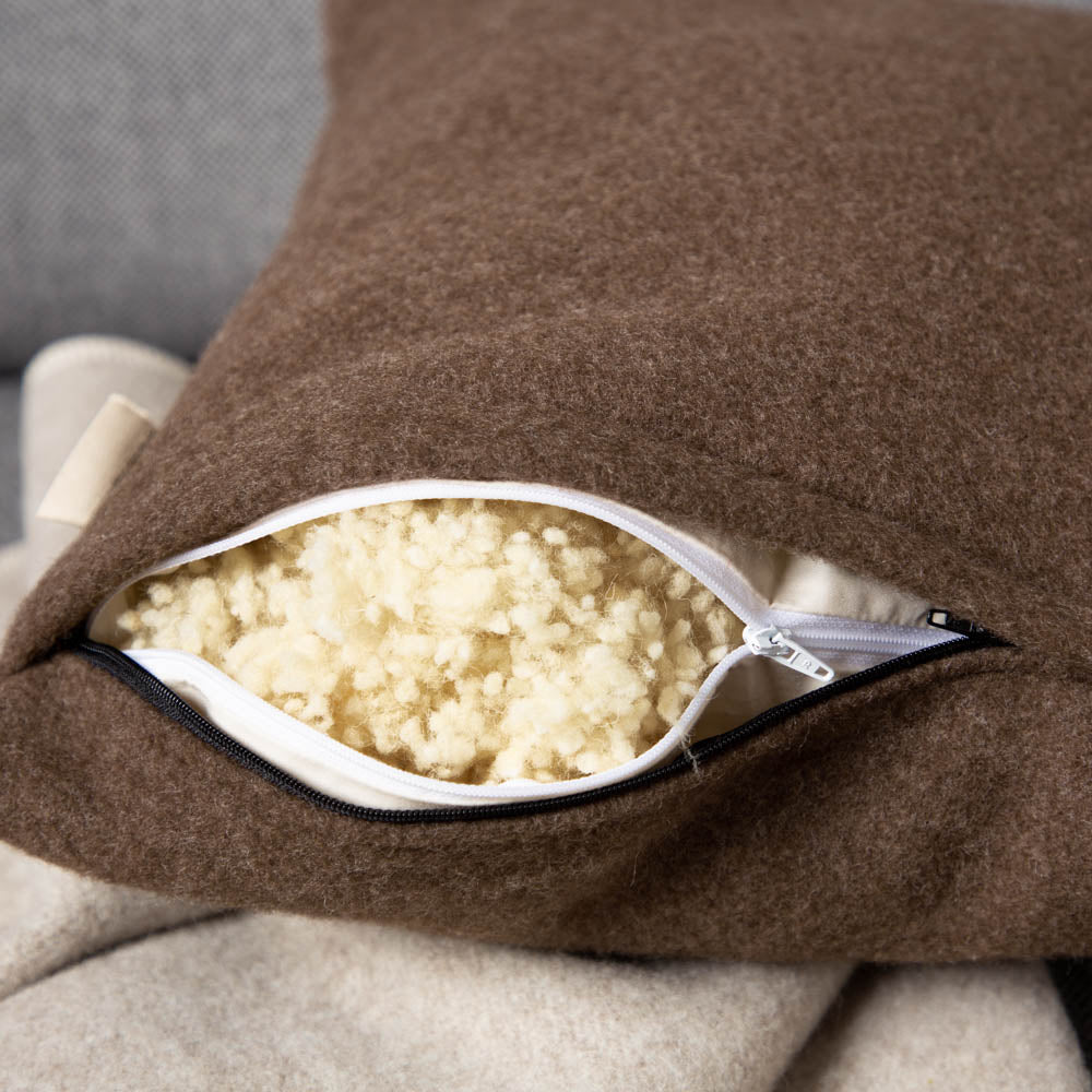 kuschelkissen_wollefullung_verschiedene_grossen_sofakissen_merinowolle_schokobraun-2