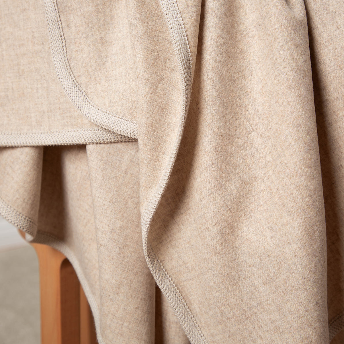 lodendecke-sommerdecke-wollplaid-beige-7