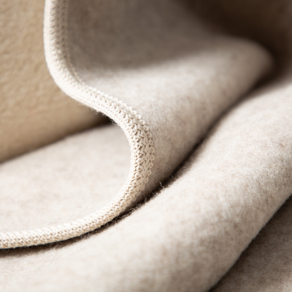 lodendecke_aus_merinowolle-mongolei-ungefarbt-beige-14_f9c9ab88-2951-4f79-a989-ef82ef43d54a