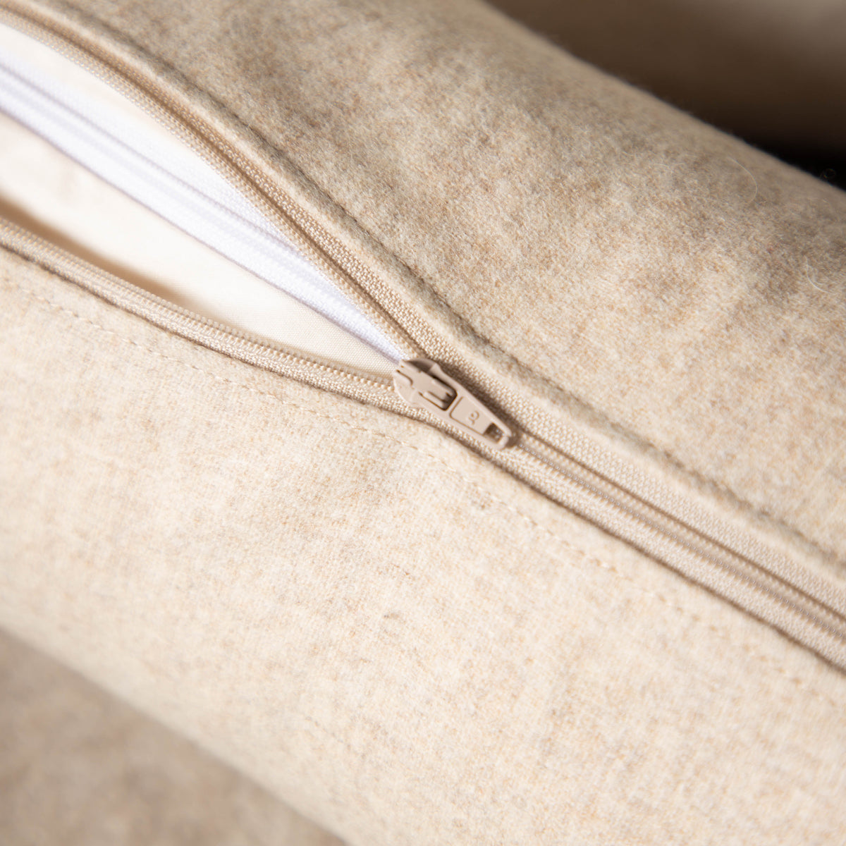 nackenrolle_feinloden_schurwolle_beige-4