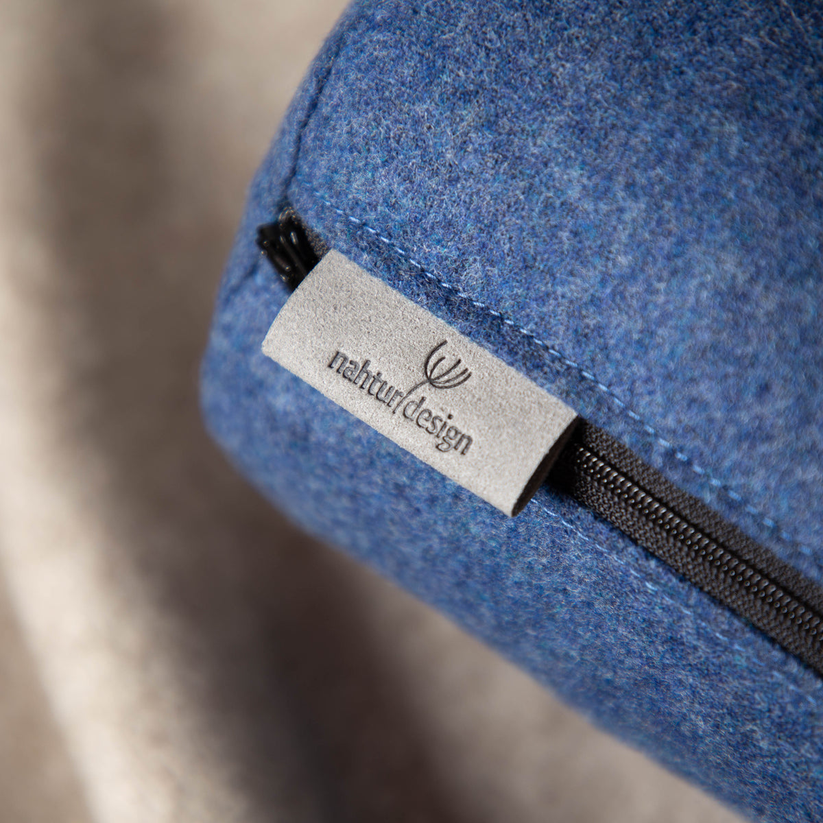 nackenrolle_feinloden_schurwolle_blau-3