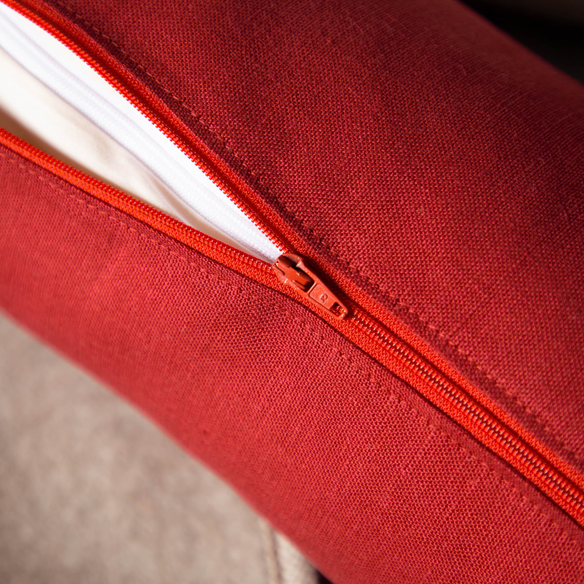 Nackenrolle mit Leinenbezug_rot_4
