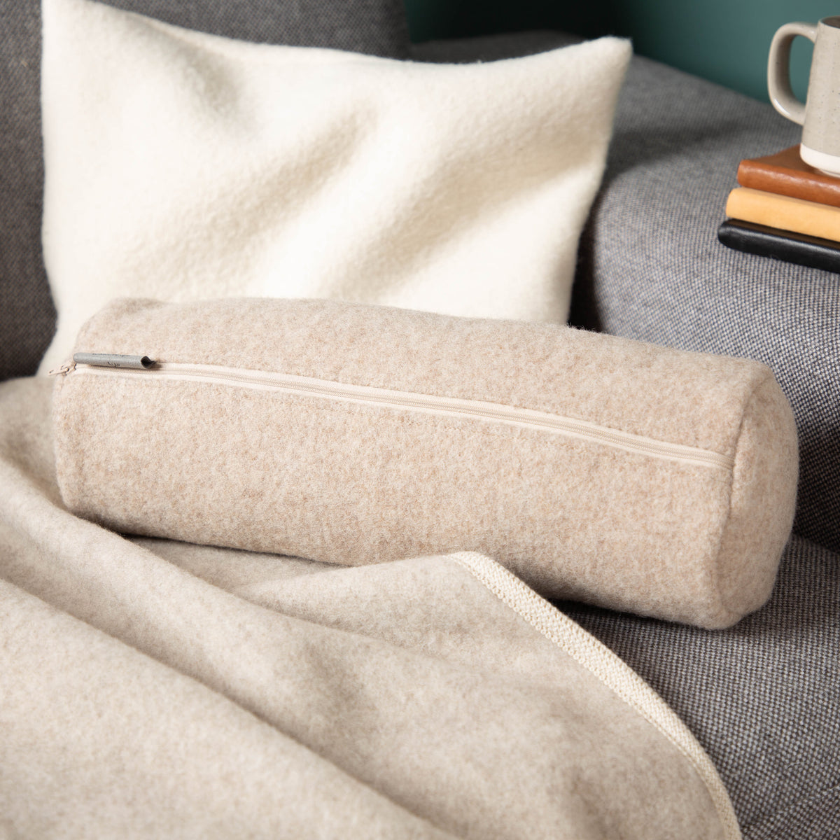 nackenrolle_flauschloden_extra_komfort_schurwolle_beige-2