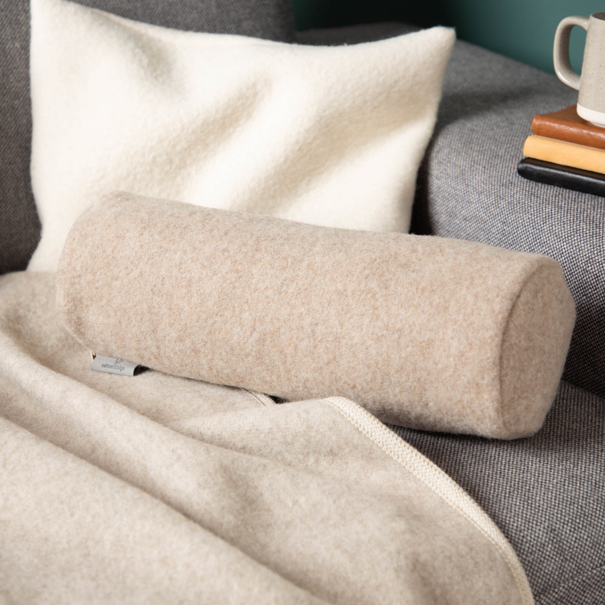 nackenrolle_flauschloden_extra_komfort_schurwolle_beige