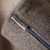 nackenrolle_flauschloden_schurwolle_braun-4