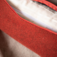 nackenrolle_flauschloden_schurwolle_rot-3