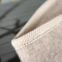 ruckenwarmer_mongolische_merinowolle_ungefarbt_grau-beige_10_von_13