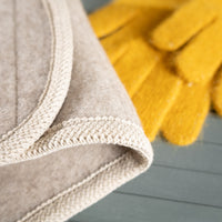 ruckenwarmer_mongolische_merinowolle_ungefarbt_grau-beige_11_von_13