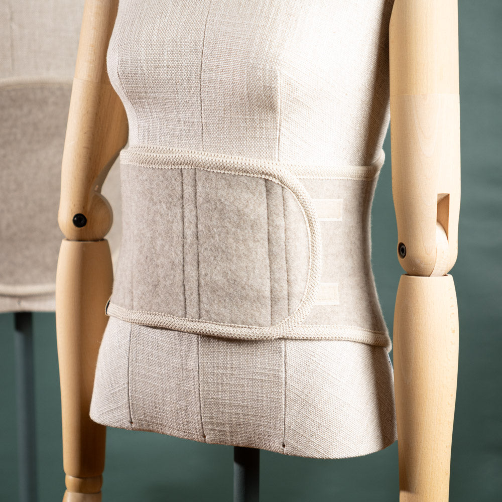 ruckenwarmer_mongolische_merinowolle_ungefarbt_grau-beige_4_von_13