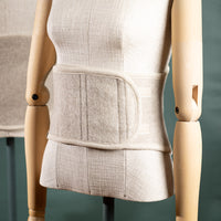 ruckenwarmer_mongolische_merinowolle_ungefarbt_grau-beige_4_von_13