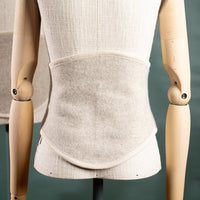ruckenwarmer_mongolische_merinowolle_ungefarbt_grau-beige_6_von_13