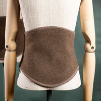 ruckenwarmer_mongolische_merinowolle_ungefarbt_schokobraun_4_von_14