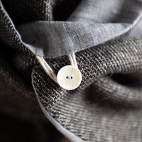 schal_wolle-leinen_schwarz-blaugrau-2