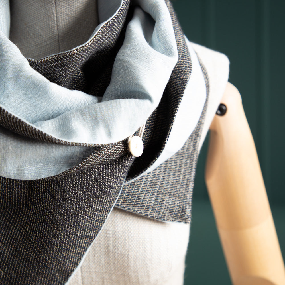 schal_wolle-leinen_schwarz-hellblau-2