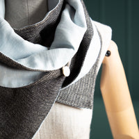 schal_wolle-leinen_schwarz-hellblau-2