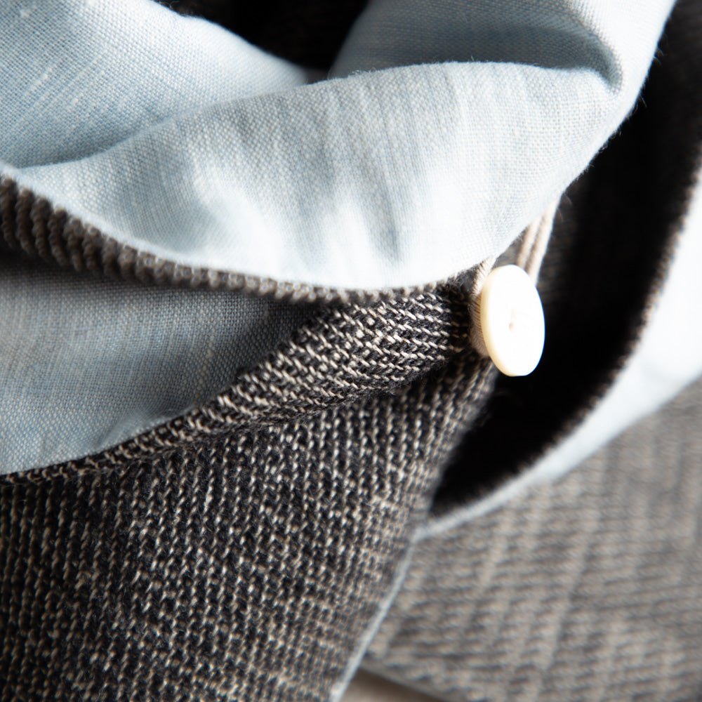 schal_wolle-leinen_schwarz-hellblau-3