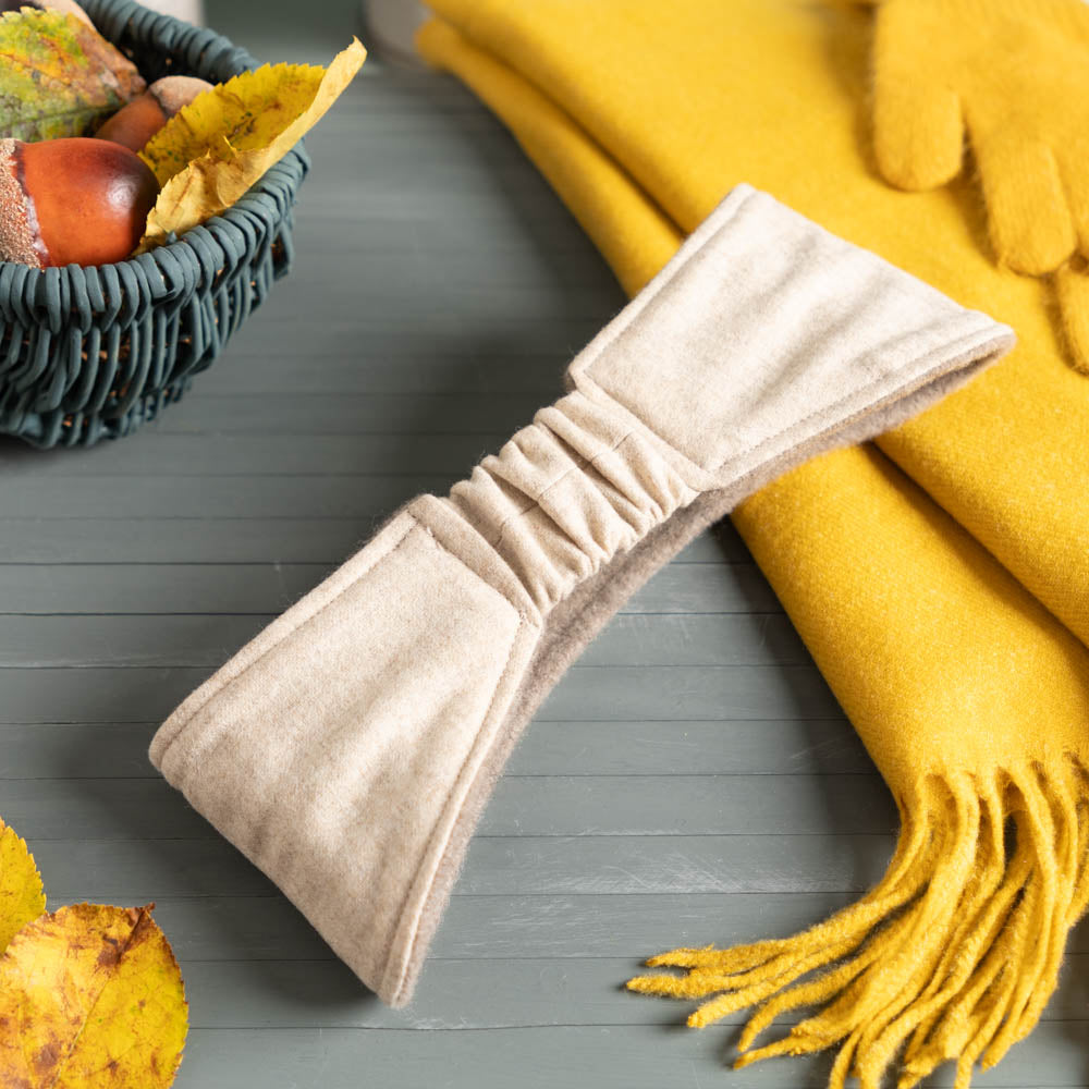 stirnband_ohrenwarmer_premium_mongolische_merinowolle_ungefarbt_grau-beige_3_von_5_eb22c3d5-c5aa-43ce-a42f-421720c86699