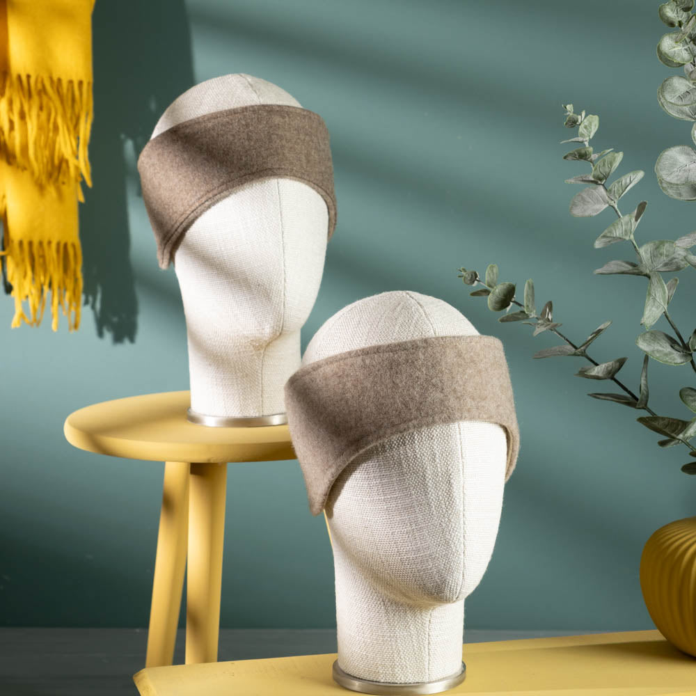 stirnband_ohrenwarmer_premium_mongolische_merinowolle_ungefarbt_grau-beige_4_von_5_4e077396-a768-40e7-b456-6fc5b8451de6