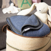 warme_Wolldecke-Lodendecke-Kinderdecke-blau