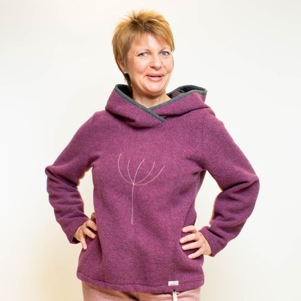 Lodenpullover mit Stickerei beere