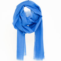 hauchzarter Schal aus Wolle blau