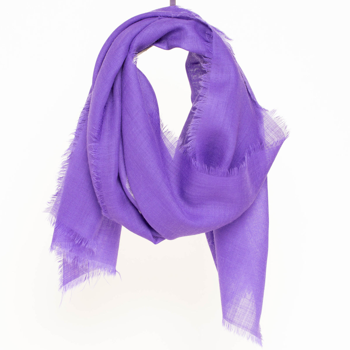 hauchzarter Schal aus Wolle lila