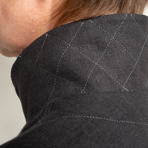 Detail Kragen Leinenjacke mit Absteppung